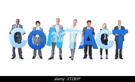 Gruppe von Geschäftsleuten, die halten des Alphabets Stockfoto