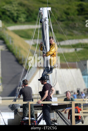 Portland, Dorset, UK. 10. Juni 2015. Colin Firth Dreharbeiten eine Szene aus einem Film über Donald Crowhurst bei Portland in Dorset, England 10. Mai 2015 Bild: Dorset Media Service Credit: Dorset Media Service/Alamy Live News Stockfoto