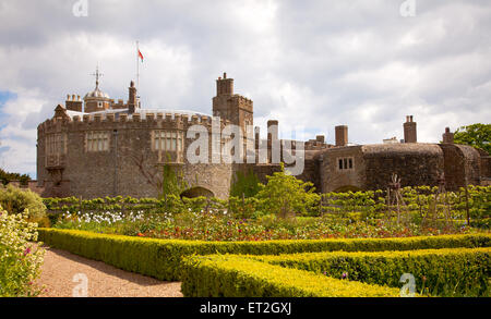 Walmer Castle in Kent ein Tudor-Festung, erbaut von Henry Viii, die tiefen zu verteidigen.  Die Burg wurde regelmäßig von beiden besucht Stockfoto