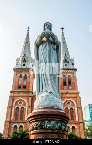 Saigon Notre-Dame-Basilika, ist offiziell Basilika unserer lieben Frau von der Unbefleckten Empfängnis eine Kathedrale in der Innenstadt Stockfoto