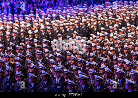 Vereidigung von 1500 neue Polizisten in die in Dortmund, waren über 6000 Familie Mitglieder und Freunde die Zeremonie beobachten. Stockfoto