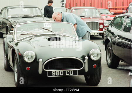 Auto und Motorrad Auktion bei Lithgow Söhne und Partner, Stokesley. Im Bild, einige der Autos und Motorräder, die unter den Hammer im heutigen Verkauf sind. 28. Juni 1995. Stockfoto