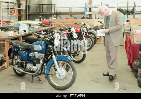 Auto und Motorrad Auktion bei Lithgow Söhne und Partner, Stokesley. Im Bild, einige der Autos und Motorräder, die unter den Hammer im heutigen Verkauf sind. 28. Juni 1995. Stockfoto