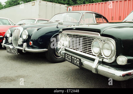 Auto und Motorrad Auktion bei Lithgow Söhne und Partner, Stokesley. Im Bild, einige der Autos und Motorräder, die unter den Hammer im heutigen Verkauf sind. 28. Juni 1995. Stockfoto