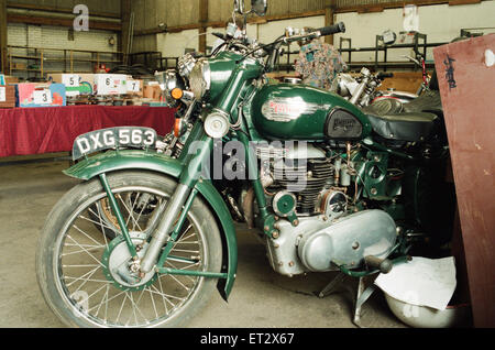 Auto und Motorrad Auktion bei Lithgow Söhne und Partner, Stokesley. Im Bild, einige der Autos und Motorräder, die unter den Hammer im heutigen Verkauf sind. 28. Juni 1995. Stockfoto