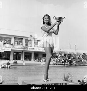 Carole Fletcher, 19 aus Southport, gekrönt Miss Großbritannien in Morecambe, 31. August 1966. Stockfoto