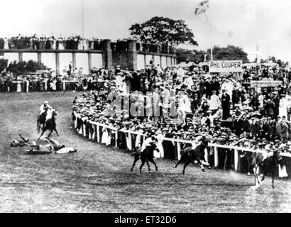 Frauenrechtlerin Emily Davidson Versuch, König George V Pferd "Jockey" an der Epsom Derby, 4. Juni 1913 zu stoppen. Stockfoto