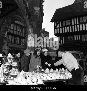 Markt-Szenen in Salisbury, Wiltshire. 5. Dezember 1952. Stockfoto