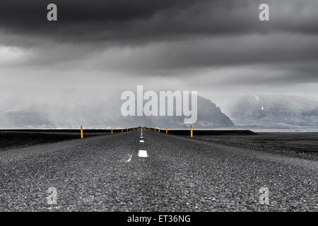 Die isländische Ringstraße unter stürmischem Himmel, Island Stockfoto