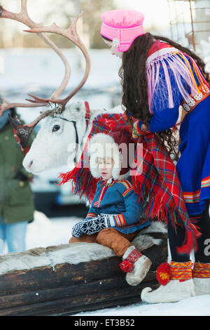 Polarkreis, Lappland, Skandinavien, Schweden, Jokkmokk, ethnische Sami Leute beim winterfest Stockfoto