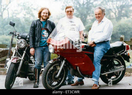 Drei Cleveland Biker Ihr Geld in einen guten Zweck suchen und bereit sind, erhalten einen kleinen Sattel wund, es zu verdienen. R - L elektrische Betreuer Andy Twist (Honda Goldwing), Geschäftsmann Doug Crosby (CX 500) und des Rates Ingenieur Frank Lancaster (BME RS100) Stockfoto