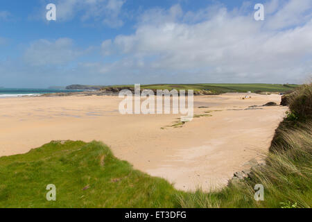 Harlyn Bay North Cornwall England UK in der Nähe von Padstow und Newquay und auf dem South West Coast Path im Frühjahr mit blauem Himmel und Meer Stockfoto