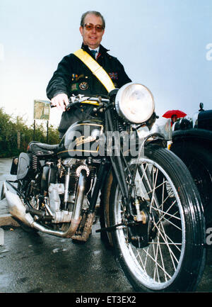 John Fawcett ist mit seinem 1937 Velocette abgebildet, die er seit 22 Jahren im Besitz. John, der am Marton lebt, war eines der vielen Fahrrad- und Besitzer, die ihre herrlichen Maschinen entlang zu den jüngsten viktorianischen feiern in Saltburn nahm. 9. August 1992. Stockfoto