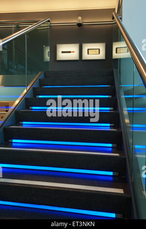 Moderne Büroeinrichtung - Treppe. Stockfoto