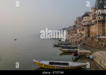 Leben auf den Ganges in Varanasi Stockfoto