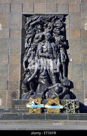 Denkmal der Helden des Warschauer Ghettos Aufstand im POLIN Museum für die Geschichte der polnischen Juden in Warschau, Polen Stockfoto