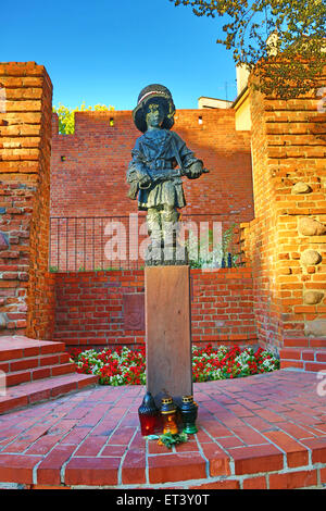 Die kleinen Aufständischen Statue, Maly Powstaniec, zum Gedenken an die Kindersoldaten des Warschauer Aufstandes in Warschau, Polen Stockfoto