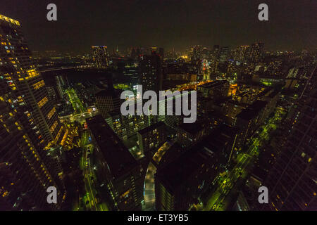 Tokio bei Nacht vom 38. Stock aus gesehen Stockfoto