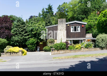 Modern, Holz gekleidete Einfamilienhaus in Bromley, Südlondon. Stockfoto