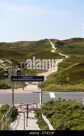 Sylt, Deutschland, Fußgänger Zebrastreifen in der Duenenlandschaft in Rantum Stockfoto