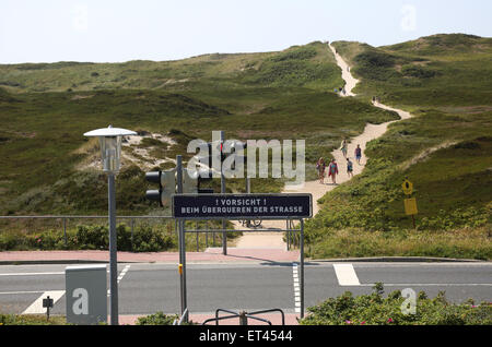 Sylt, Deutschland, Fußgänger Zebrastreifen in der Duenenlandschaft in Rantum Stockfoto