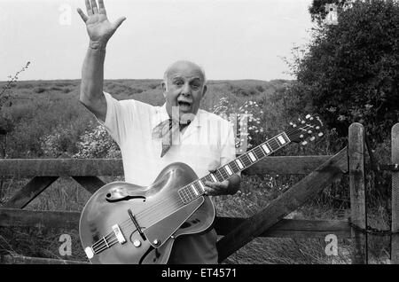 1985-Birmingham internationale Jazz- und Blues-Festival, Künstler, Fototermin, 9. Juli 1985. Jazz-Musiker, Gitarrist, Musselin Cubbington im Alter von 81. Stockfoto