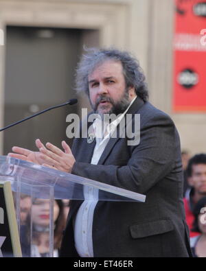 Peter Jackson erhält einen Stern auf dem Hollywood Walk of Fame, verbunden durch die Besetzung von the Hobbit.  Mitwirkende: Peter Jackson wo: Los Angeles, California, Vereinigte Staaten von Amerika bei: Kredit-8. Dezember 2014: Josiah True/WENN.com Stockfoto