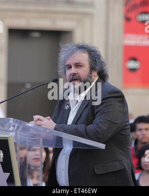 Peter Jackson erhält einen Stern auf dem Hollywood Walk of Fame, verbunden durch die Besetzung von the Hobbit.  Mitwirkende: Peter Jackson wo: Los Angeles, California, Vereinigte Staaten von Amerika bei: Kredit-8. Dezember 2014: Josiah True/WENN.com Stockfoto