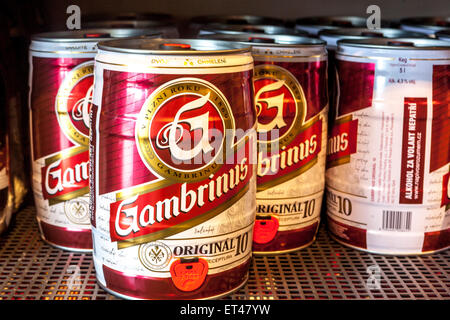 kleine 5-Liter Fass Biermarke Gambrinus im Shop. Tschechische Republik Stockfoto