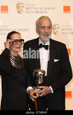 Datei-PICS: Sir Christopher Lee 1922-2015 englischer Schauspieler starb 11. Juni 2015. Sir Christopher Lee ist der erfahrene Schauspieler im Alter von 93 gestorben. Britischer Schauspieler, der seinen Namen Dracula und Frankenstein Monster in der Hammer-Horror-Filme spielen gemacht, in mehr als 250 Filmen mitgewirkt. Er war bekannt für seine schurkischen Rollen, einschließlich Scaramanga in James Bond und bösen Zauberer Saruman in der Herr der Ringe. Der Schauspieler die übrigen Credits zählen The Wicker Man und Star Wars. Bildnachweis: ZUMA Press, Inc./Alamy Live-Nachrichten Stockfoto