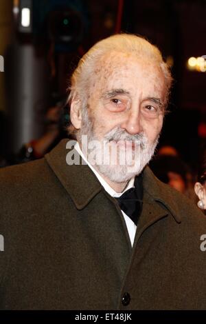 Datei-PICS: Sir Christopher Lee 1922-2015 englischer Schauspieler starb 11. Juni 2015. Sir Christopher Lee ist der erfahrene Schauspieler im Alter von 93 gestorben. Britischer Schauspieler, der seinen Namen Dracula und Frankenstein Monster in der Hammer-Horror-Filme spielen gemacht, in mehr als 250 Filmen mitgewirkt. Er war bekannt für seine schurkischen Rollen, einschließlich Scaramanga in James Bond und bösen Zauberer Saruman in der Herr der Ringe. Der Schauspieler die übrigen Credits zählen The Wicker Man und Star Wars. Bildnachweis: ZUMA Press, Inc./Alamy Live-Nachrichten Stockfoto