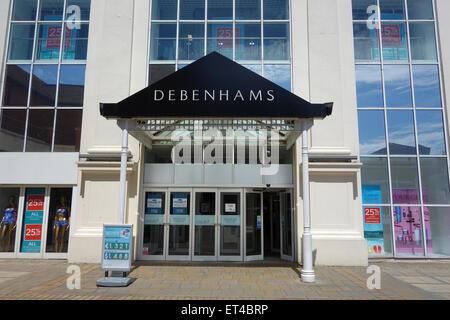 Eingang zum Kaufhaus Debenhams im Stadtzentrum von Colchester Stockfoto