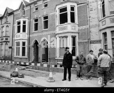 Die zerlegte Körper einer jungen Frau wurde von Arbeitern im Hinterhof eines Hauses in Fitzhamon Embankment, Cardiff gefunden. Polizei bekannt, dass die Überreste geglaubt werden, um die von Karen Price werden. Das Bild zeigt die Vorderseite des Hauses. Dezember 1989 Stockfoto