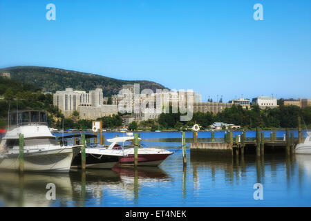 Ansicht der West Point Military Academy am Hudson River von Garrison, NY. Stockfoto