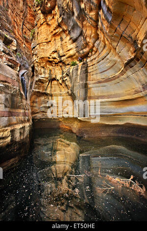 Einer der vielen kleinen Seen in den majestätischen Ha-Canyon in der Nähe von Ierapetra Stadt, Lasithi, Kreta, Griechenland. Stockfoto