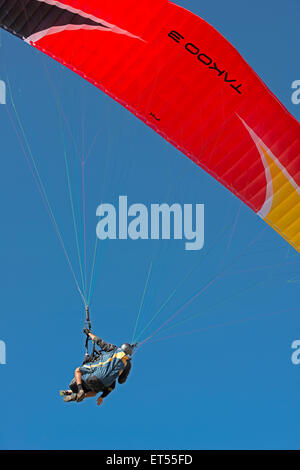 Tandem Gleitschirm über Torrey Pines Glider Hafen, La Jolla, Kalifornien Stockfoto