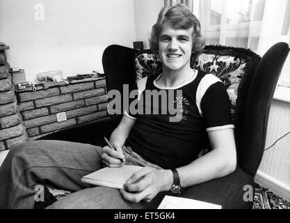 Gordon Smith (geboren 3. Juli 1954), war ein Profi-Fußballer, der als Verteidiger gespielt. Er wurde in Partick, Schottland geboren. Er spielte für St Johnstone, Aston Villa, Tottenham Hotspur und Wolverhampton Wanderers. Ca. 1976 hier abgebildet. Stockfoto