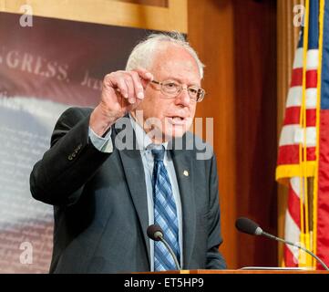 US-Independent-Senator Bernie Sanders hält eine Pressekonferenz, seine Opposition gegen den Kundenwechsel 11. Juni 2015 in Washington, DC zu diskutieren. Stockfoto