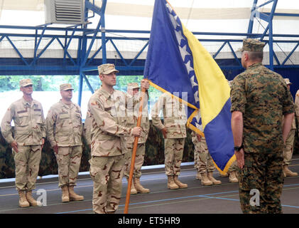 Banja Luka, Bosnien und Herzegowina. 11. Juni 2015. Abschiedszeremonie ist für 45 Soldaten der Infanterie-Einheit der Streitkräfte von Bosnien und Herzegovina(BiH) in Unterstützung der Friedensmission in Afghanistan, in der Nähe von Banja Luka, nördlichen Bosnien und Herzegowina, am 11. Juni 2015 statt. Bildnachweis: Borislav Zdrinja/Xinhua/Alamy Live-Nachrichten Stockfoto