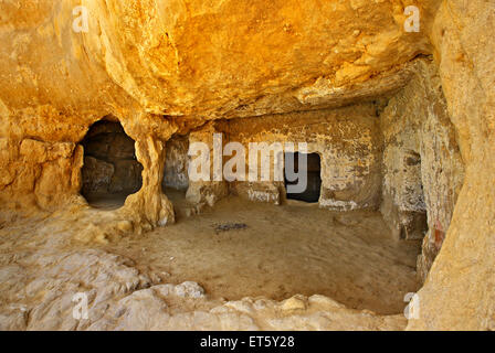 In den Höhlen von Matala (alte römische Gräber), einmal "Zuhause" für viele Hippies, Phaistos Gemeinde, Heraklion, Kreta, Griechenland. Stockfoto