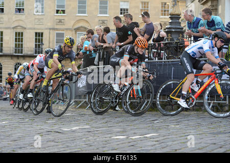 Bath, Großbritannien. 11. Juni 2015. Radfahrer konkurrieren in der Pearl Izumi Tour Serie in Bad auf 6/11 2015. Bildnachweis: Andrew Peat/Alamy Live-Nachrichten Stockfoto