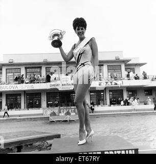 Miss Großbritannien 1965, Diane Westbury, 21 Jahre alte Modell von Bowden, Cheshire, abgebildet auf Morecambe, 25. August 1965. Stockfoto