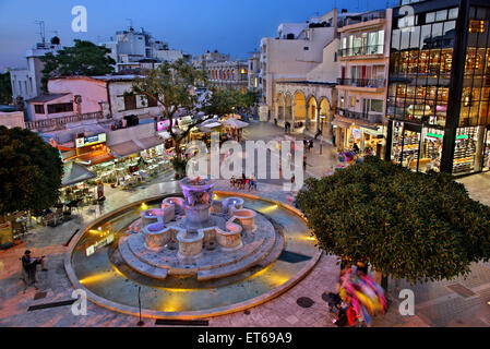 Die Löwen-Brunnen (offiziell: "Morozini Brunnen"), typisch Sitzung Punkt von Heraklion Stadt, Venizelou Quadrat. Kreta, Griechenland. Stockfoto