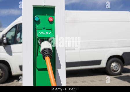 Elektrofahrzeug, Ladestation, München, Bayern, Deutschland Stockfoto