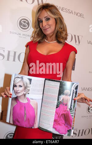 Sonja Morgan auf dem Cover der Zeitschrift Jubiläum Latino Show Ausgabe und Besetzung Bravo Real Housewives of New York mit: Sonja Morgan Where: New York, New York, Vereinigte Staaten von Amerika bei: Kredit-10. Dezember 2014: IZZY/WENN.com Stockfoto