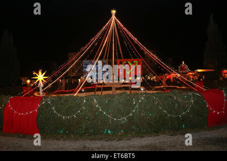 Gräfin Stephanie von Pfuel öffnet die Türen ihres Schlosses Tuessling Christmas market Featuring: Atmosphäre wo: München, Deutschland: Kredit-12. Dezember 2014: Franco Gulotta/WENN.com Stockfoto