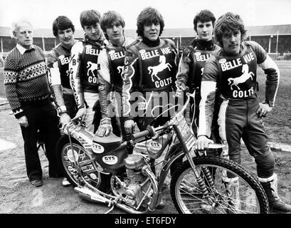 Belle Vue neue Colts team mit seinem Vorgesetzten Ted Connor (links). Sie (von links nach rechts) Gary Clegg, Martin Scarisbrick, Lee Edwards, Paul Heyes, Peter Clegg und Dave Wild. Die Belle-Vue-Colts sind Junioren Jugend-Entwicklungs-Team von Belle-Vue-Asse. 13. März 1983. Stockfoto