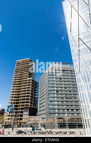 Neue Wolkenkratzer und andere im Bau in einem neuen Geschäftsviertel bekannt als Diagonal Zero in Barcelona, Katalonien, Spanien. Stockfoto