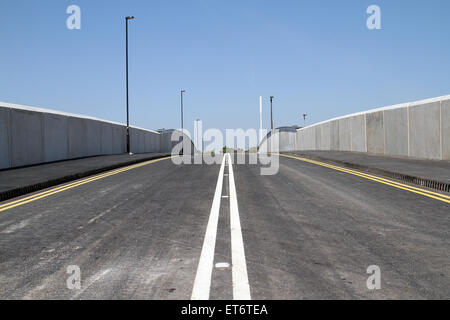 Eröffnung des neuen £ 10 Millionen Tennison Straßenbrücke in South Norwood, Croydon durch Graham Konstruktion überspannt die London Bridge Stockfoto