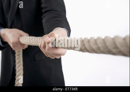 Mitte Schnittansicht des Kaufmanns ziehen Seil, Bayern, Deutschland Stockfoto